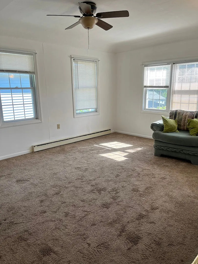2 Bed, 1 Bath 2nd Fl Rental - Utilites Included In Rent — Photo 3