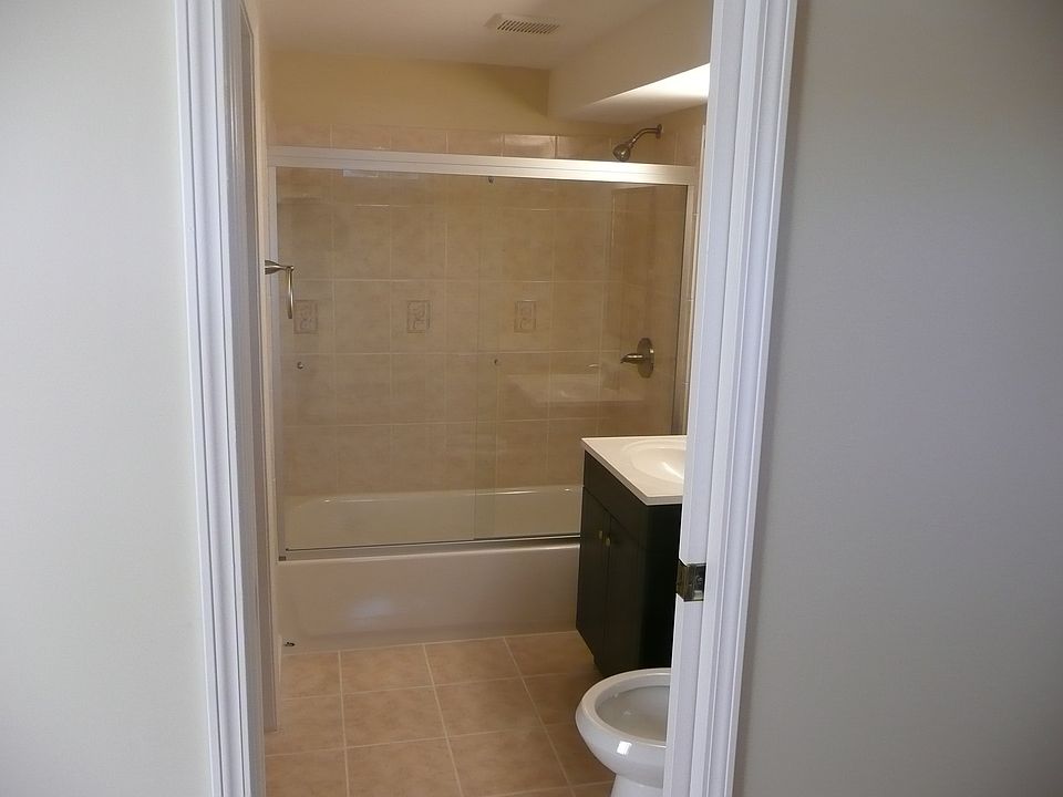 2nd image of 206 N Kendall Dr
