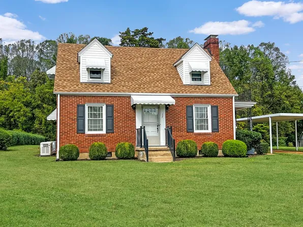 17 Woodlawn Hgts Rd, Chatham, VA 24531