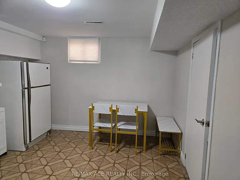 65 Dellbrook Cres #BASEMENT — Photo 10