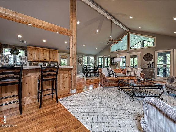 4th image of 7 Woburn Ln