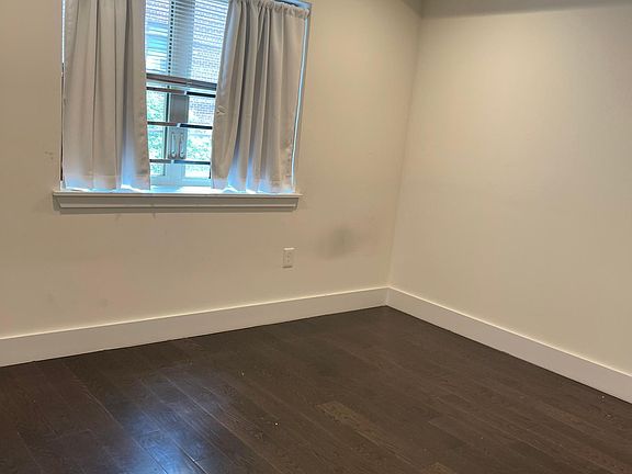3rd image of 15718 65th Ave Unit 2