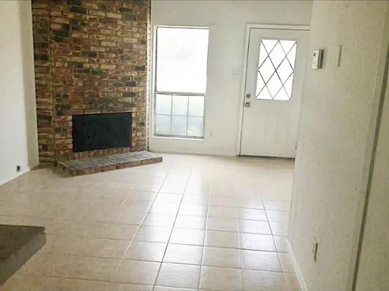9446 Olde Village Ct — Photo 2