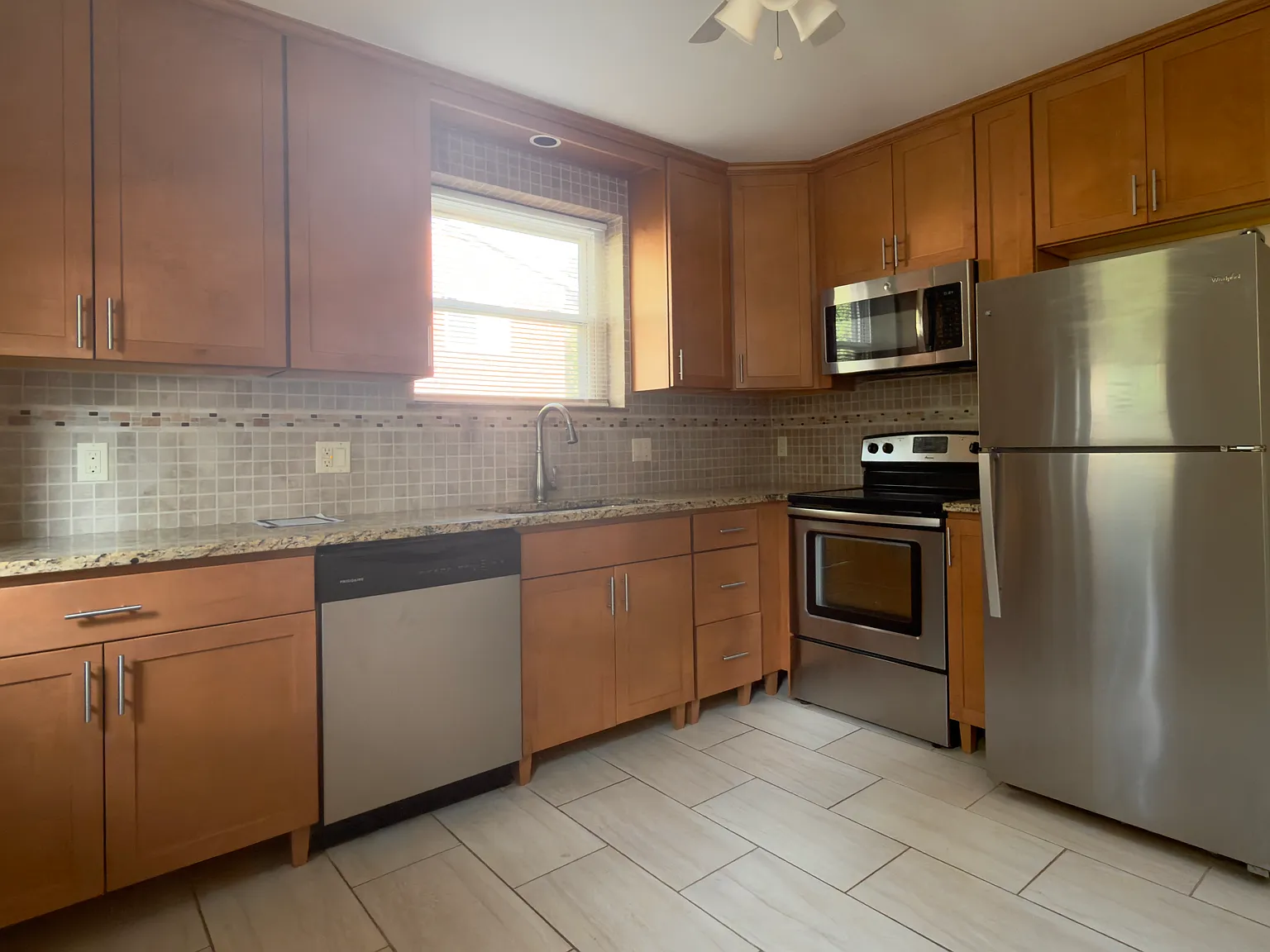 1 bed, 700 sqft, $1,050 — Photo 3