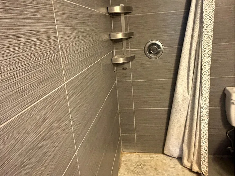 702 N Holiday Dr #3 — Photo 8