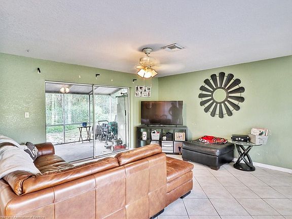 2nd image of 1224 Viburnum Dr