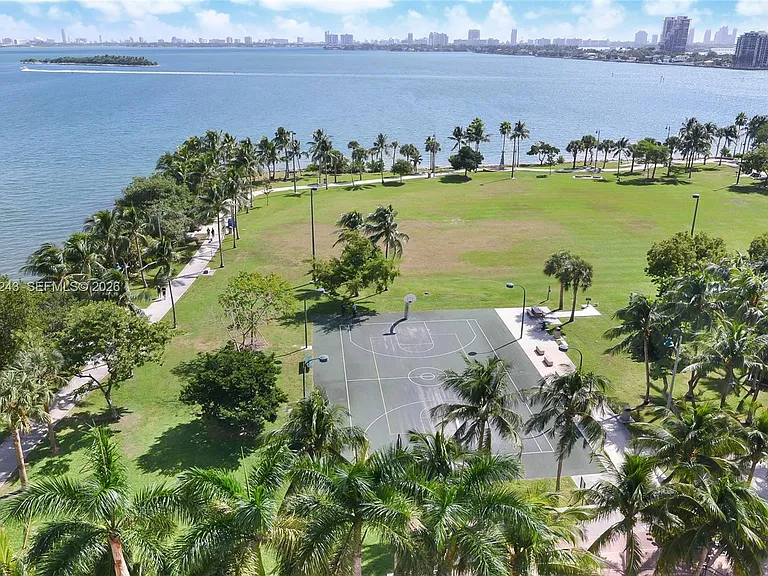 2000 N Bayshore Dr #626 — Photo 34