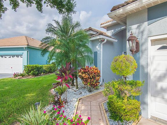 3rd image of 882 NW Sarria Court