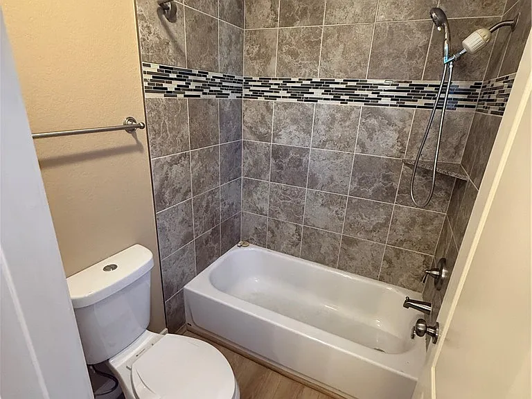 136 Serenade Ct — Photo 33
