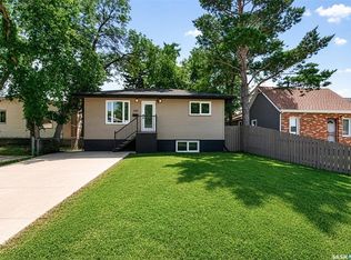 1105 Hochelaga St W, Moose Jaw, SK S6H2J3
