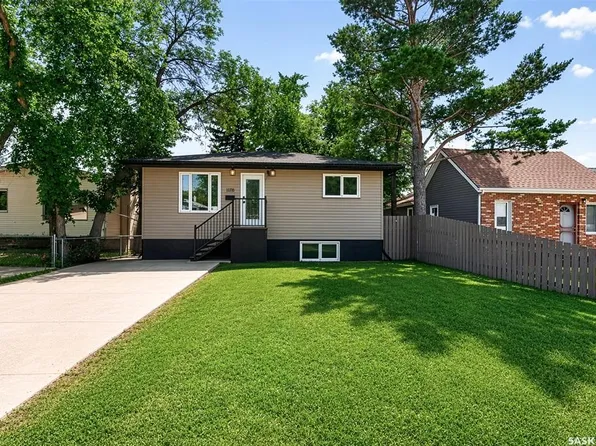 1105 Hochelaga STREET W, Moose Jaw, SK S6H 2J3