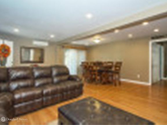 4th image of 52 Quintuck Ln