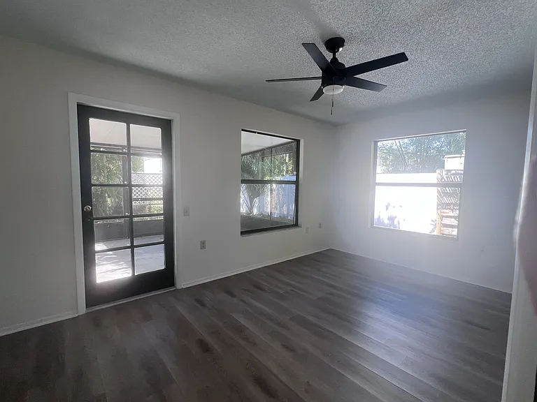 2563 Temple St — Photo 5