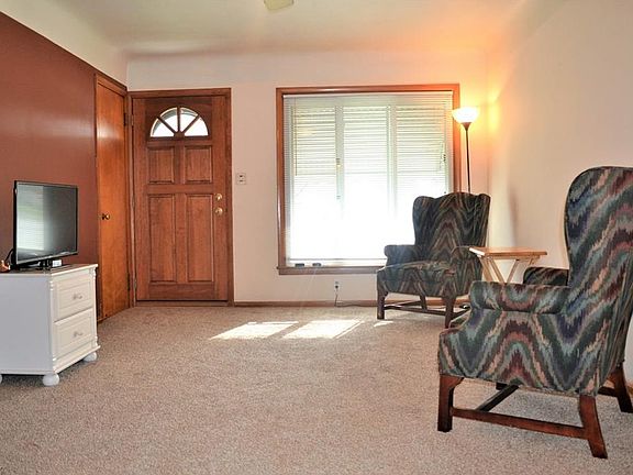 2nd image of 18916 Parkmount Ave