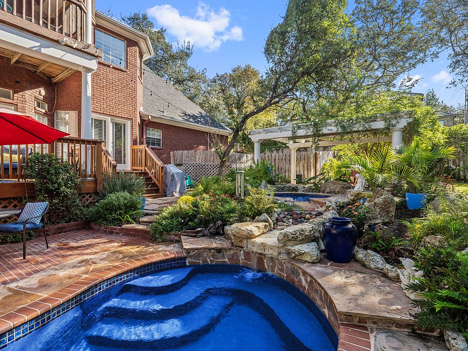 1st image of 305 Rolling Green Dr