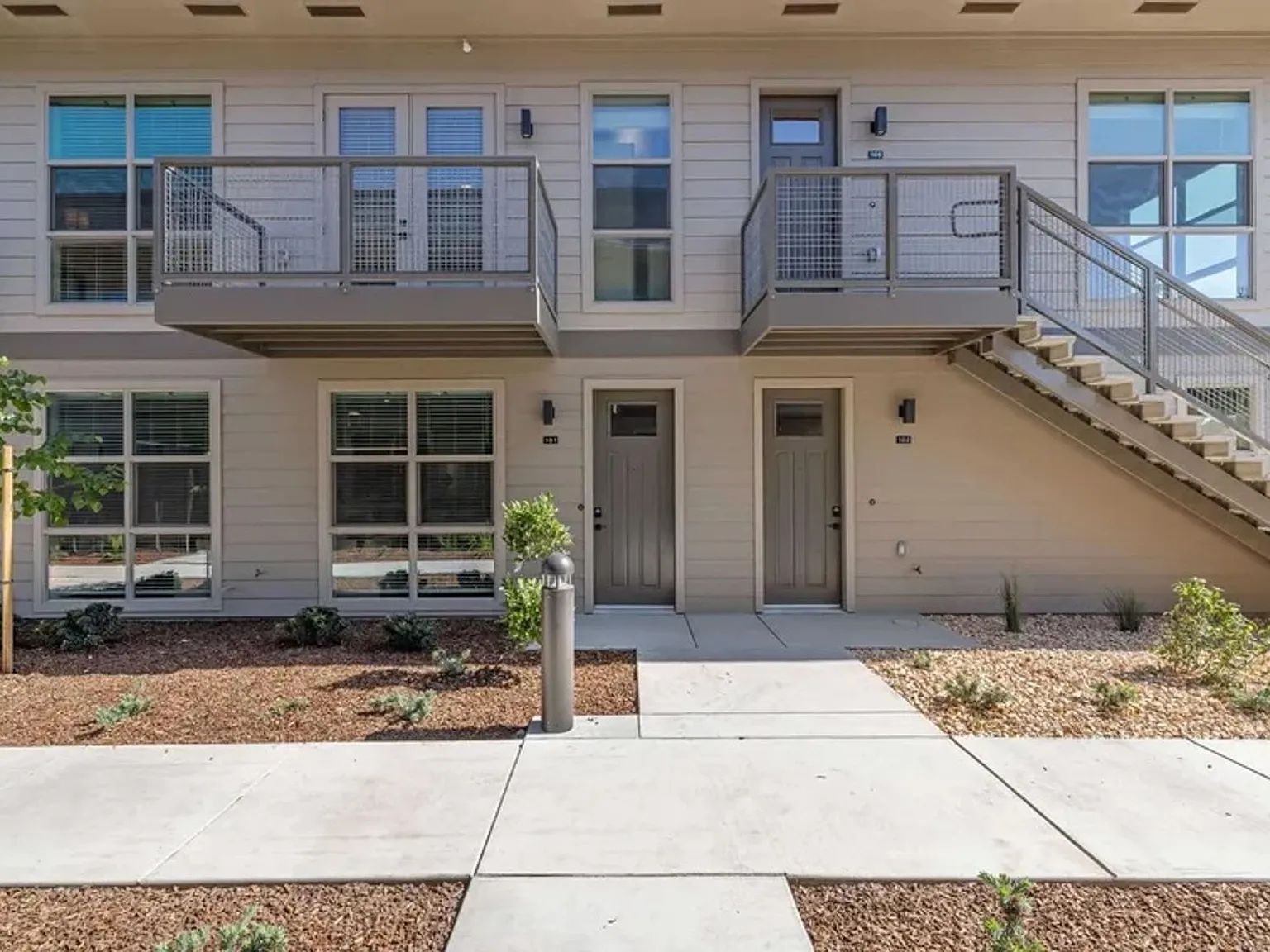 Vantage Pointe East — Photo 3