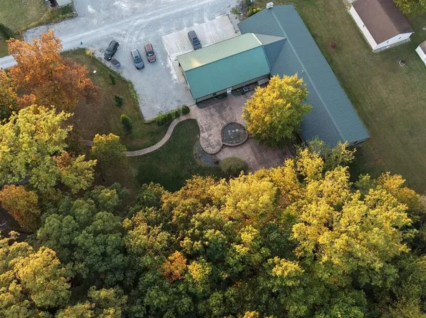 20 Ashley Ln, Casey, IL 62420