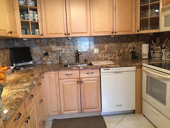 3rd image of 132 Wellington Cir #G