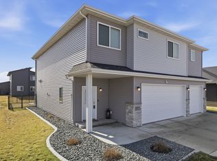 413 Hampton Dr W, Moorhead, MN 56560