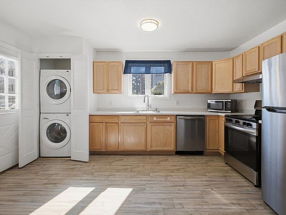 3rd image of 6 Warsaw Ave APT 2