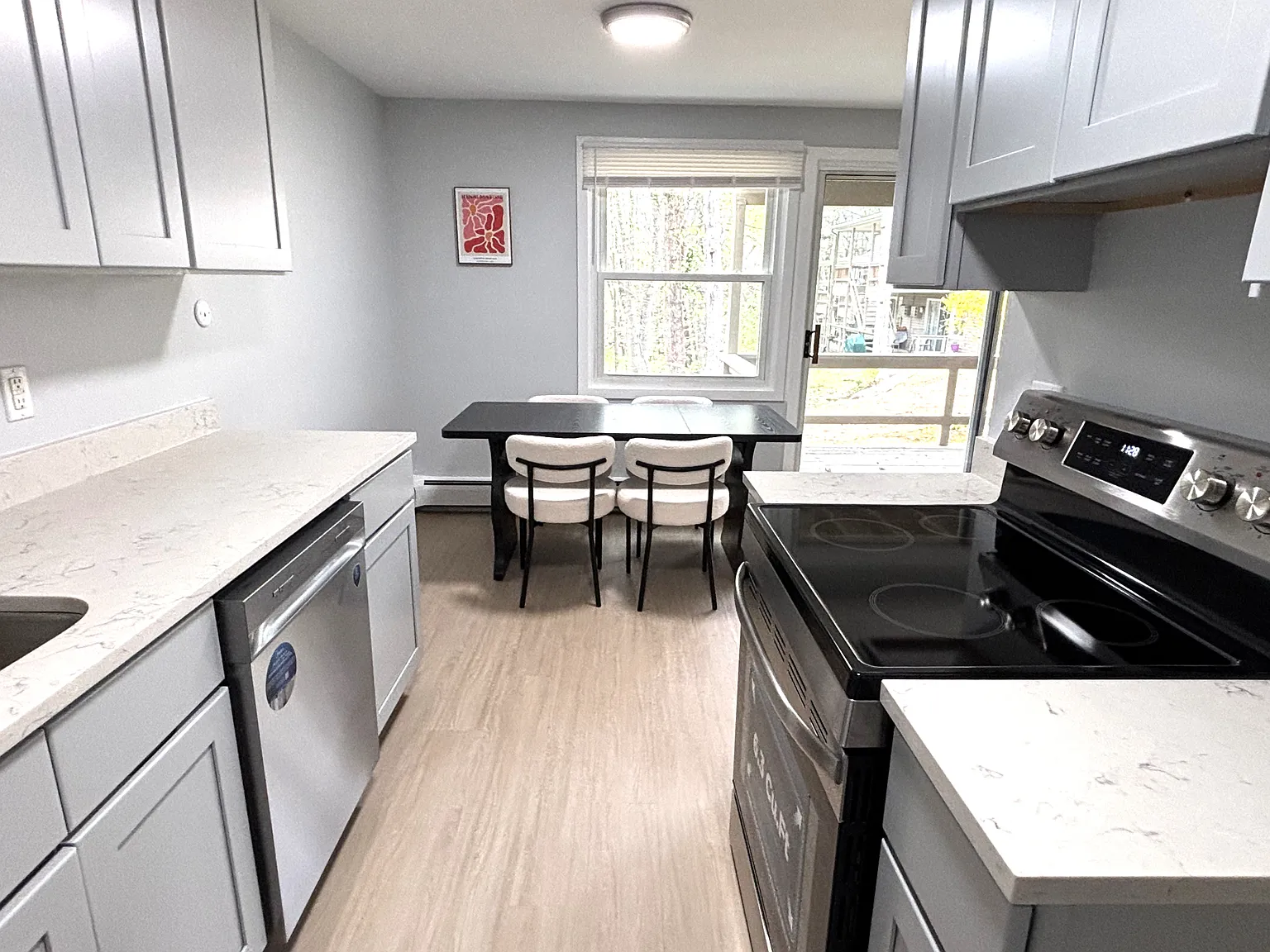 39 Therese Ave — Photo 3