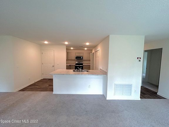 2nd image of 746 Gelaso St SW