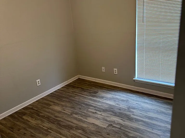 506 Ivanhoe Dr — Photo 7