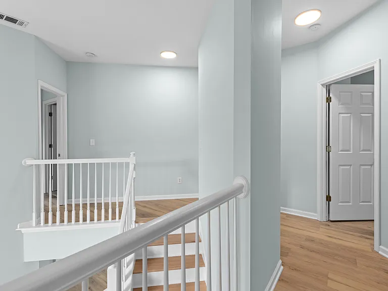 380 Belmont Chase Ct — Photo 37