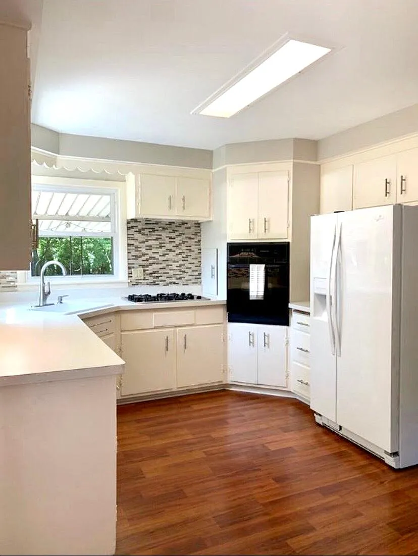 1008 Westchester Dr — Photo 3