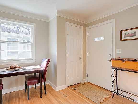 2nd image of 590 Desnoyer Ave