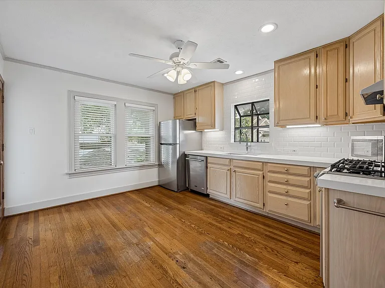 2324 Goldsmith St #B — Photo 4