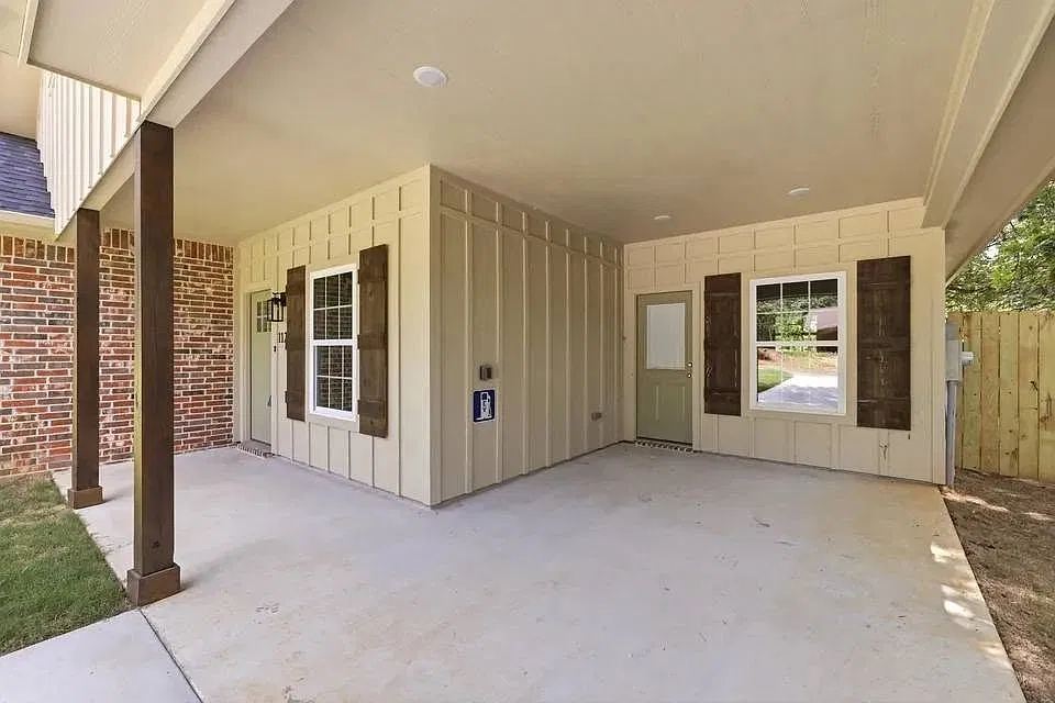 3 bed, 1331 sqft, $1,900 — Photo 2