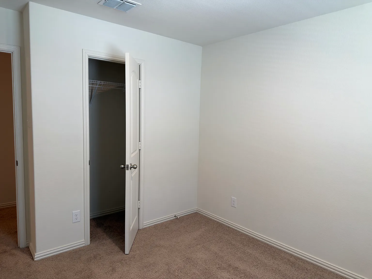 4 bed, 2202 sqft, $1,795 — Photo 4