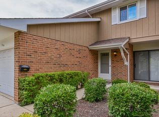 1065 Heathrow Ct, Wheaton, IL 60189