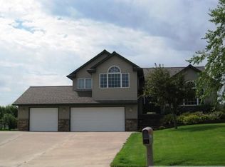 220 E 8th St N, Melrose, MN 56352