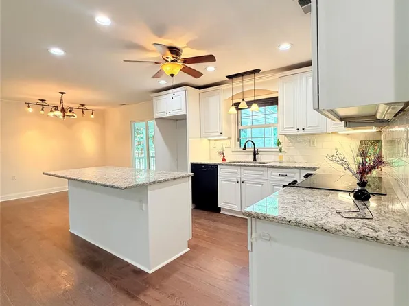 6081 Cambridge Dr, Harrisburg, NC 28075