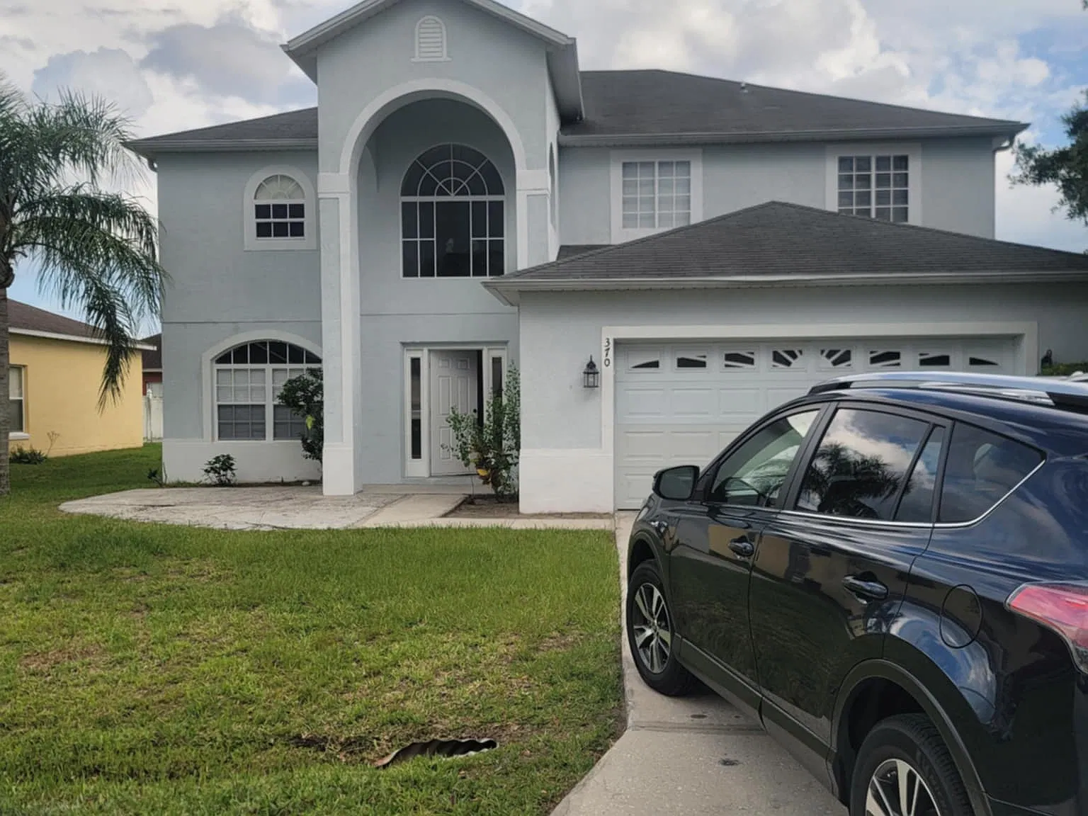 4 bed, 2.5 bath, 2847 sqft, $2,200 — Photo 2