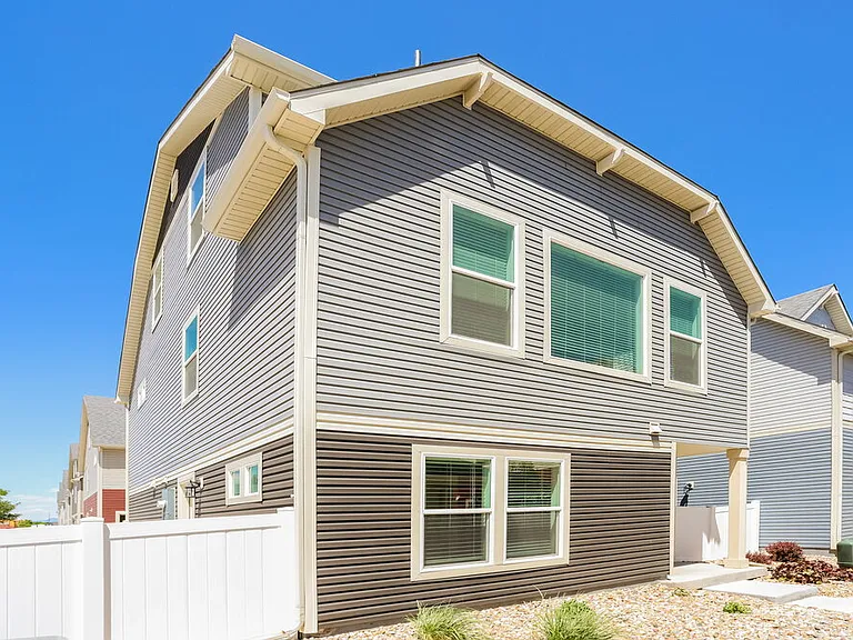18601 E 47th Pl — Photo 5