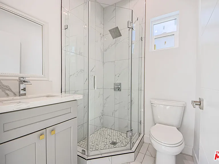 11443 1/2 Hatteras St — Photo 24