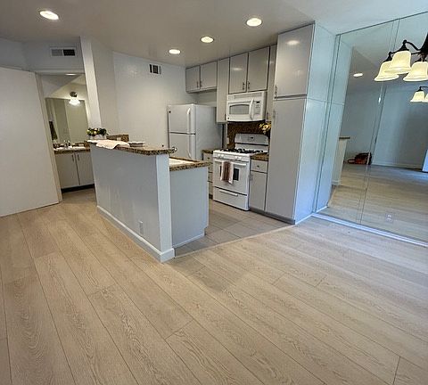 3rd image of 4322 Matilija Ave APT 7