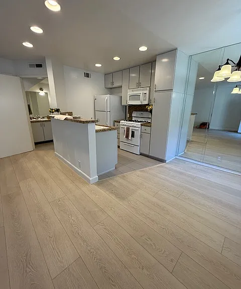 Kitchen/Dining area