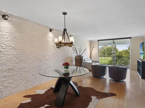 9320 S Hollybrook Lake Dr APT 309, Pembroke Pines, FL 33025