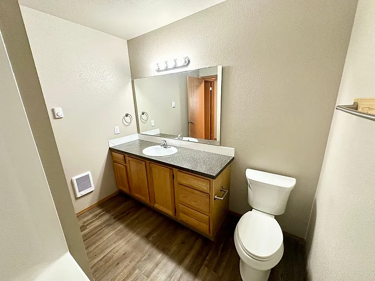 2102 N Yellowstone St — Photo 30