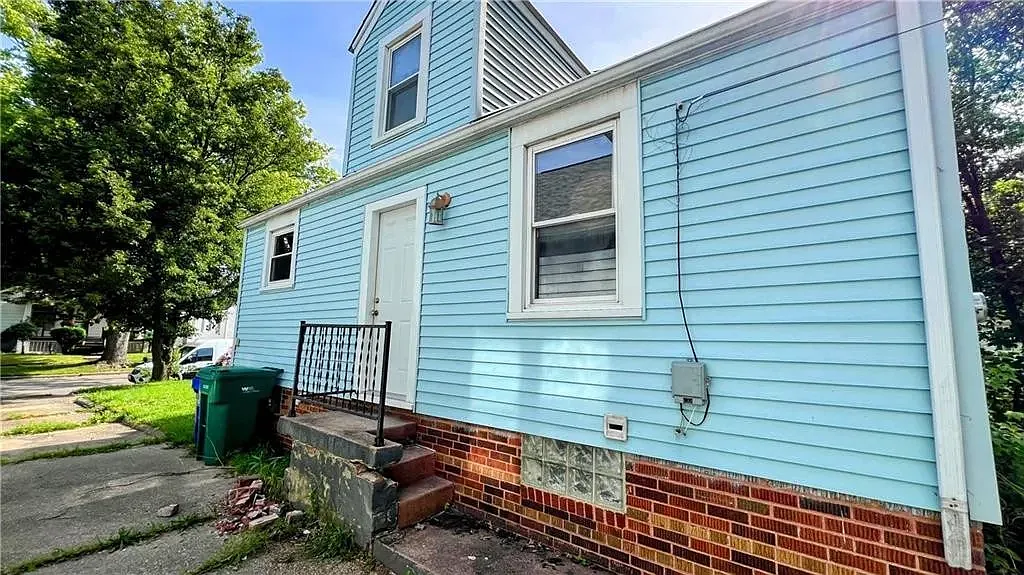 4 bed, 972 sqft, $965 — Photo 2
