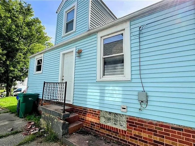 1675 E Decatur St — Photo 2
