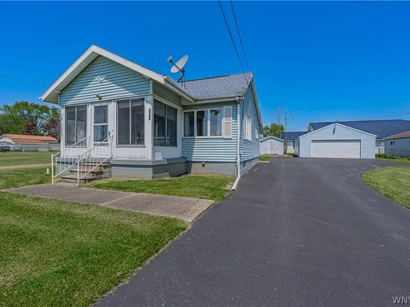 4784 Chester Ave, Niagara Falls, NY 14305