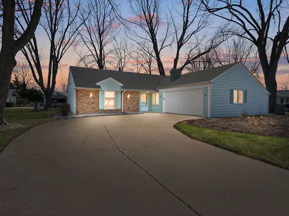 4 Barclay Ct, Montgomery, IL 60538