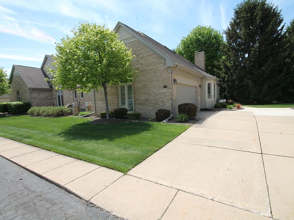 1st image of 54833 Cambridge Dr