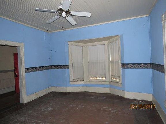 5th image of 1043 Henley St