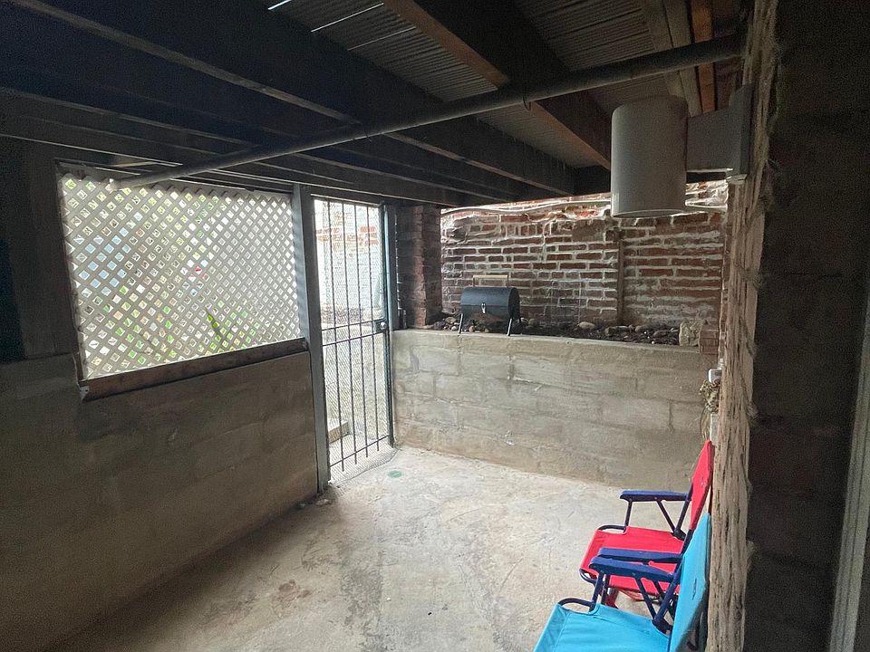 Patio, enclosed area